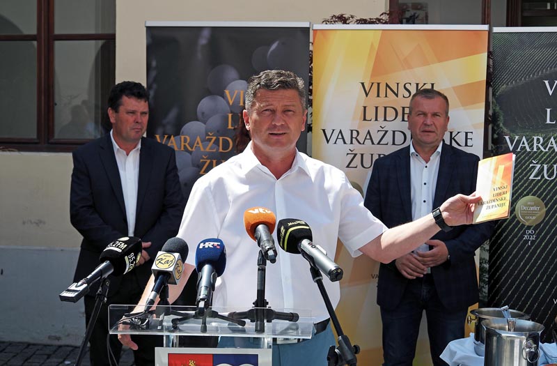 decanter-varaždinska-županija-wine-vino-modnialmanah-županijska-palača-varaždin