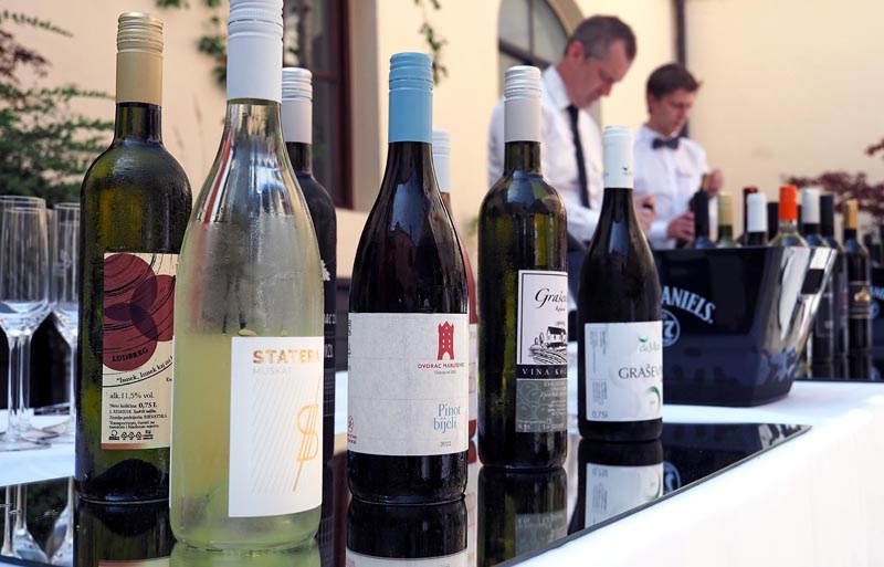 decanter-varaždinska-županija-wine-vino-modnialmanah-županijska-palača-varaždin