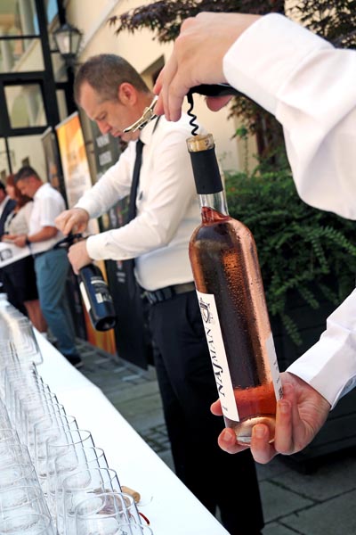 decanter-varaždinska-županija-wine-vino-modnialmanah-županijska-palača-varaždin