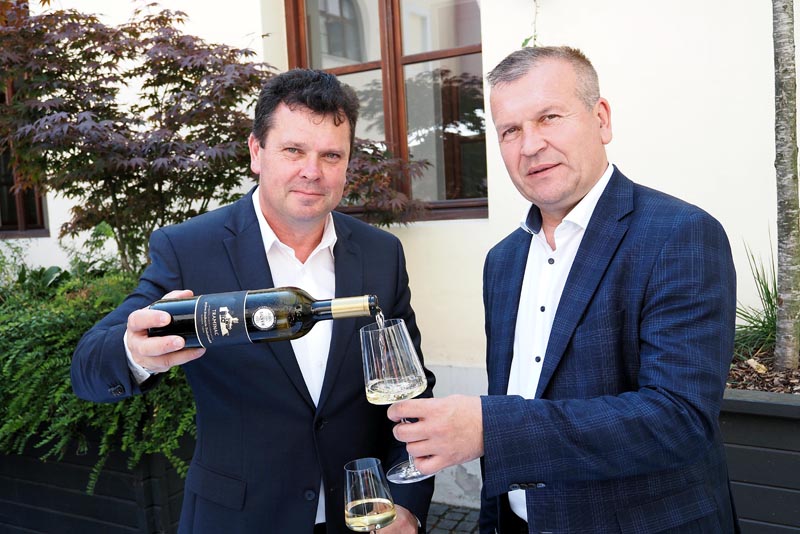 decanter-varaždinska-županija-wine-vino-modnialmanah-županijska-palača-varaždin