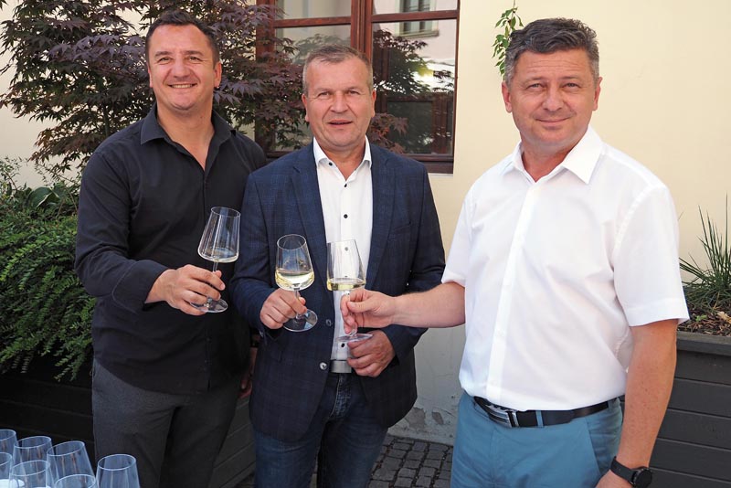 decanter-varaždinska-županija-wine-vino-modnialmanah-županijska-palača-varaždin