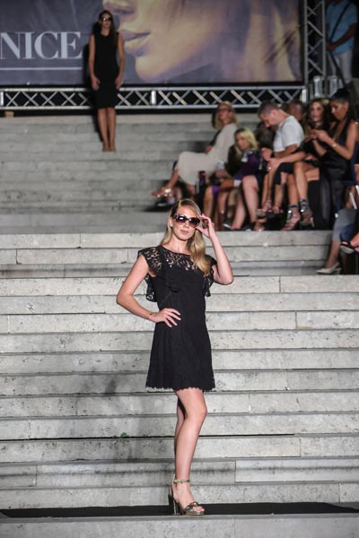 fashion-15-riječke-stepenice-ivana-delač-modnialmanah