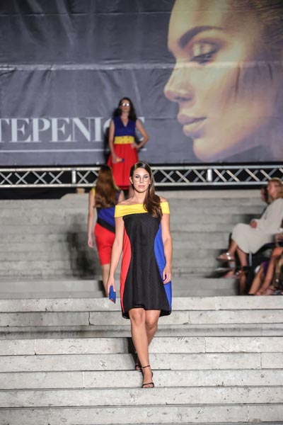 fashion-15-riječke-stepenice-ivana-delač-modnialmanah