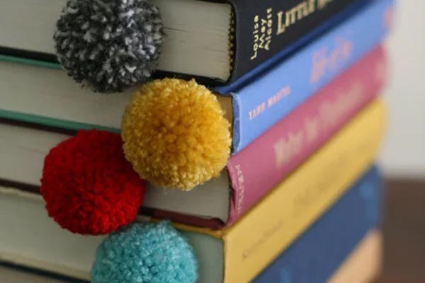 savjet-diy-pomponi-modnialmanah-knjige-bookmark