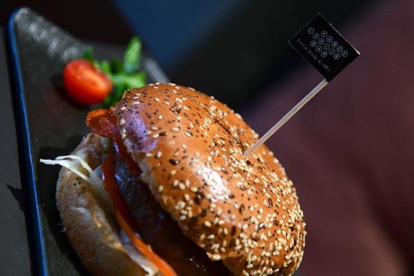 Kancelarija-Brunch-Bar-gastro-modnialmanah