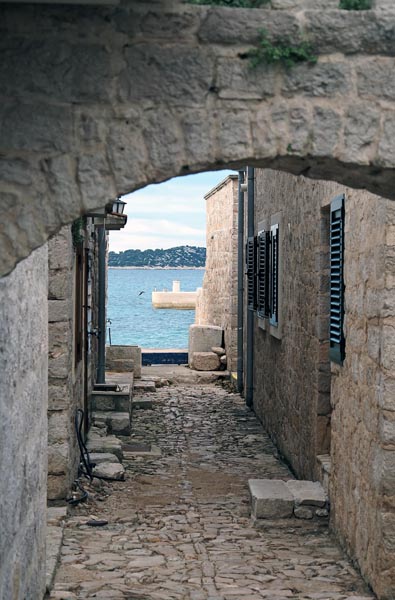 vodice-najljepše-od-hrvatske-modnialmanah-croatia-full-of-life-turizam-putovanje-lifestyle