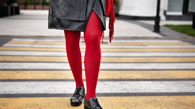 fashion-boje-najlonke-vitke-noge-modnialmanah
