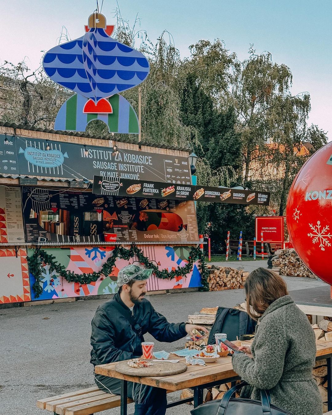 gastro-kućice-advent-modnialmanah-pizza-social-club-institut-za-kobasice