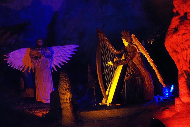 lifestyle-žive-jaslice-postojnska-jama-slovenia-i-feel-slovenia-modnialmanah