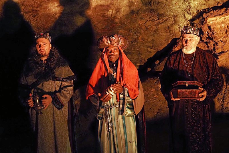 lifestyle-žive-jaslice-postojnska-jama-slovenia-i-feel-slovenia-modnialmanah