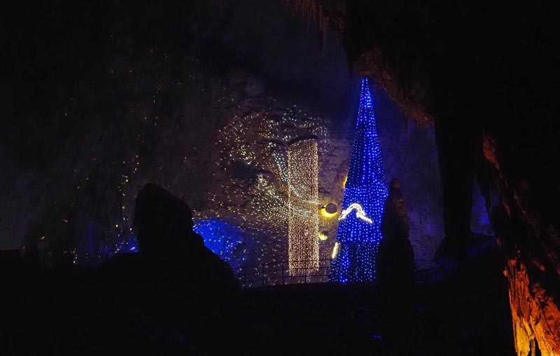 lifestyle-žive-jaslice-postojnska-jama-slovenia-i-feel-slovenia-modnialmanah