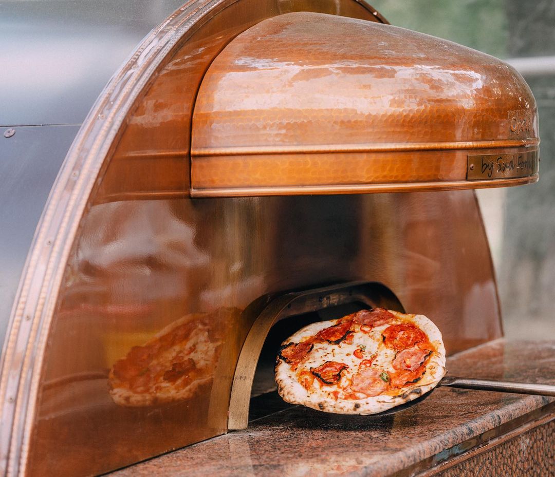 gastro-kućice-advent-modnialmanah-pizza-social-club-institut-za-kobasice