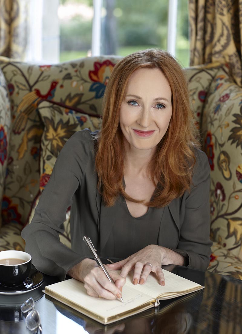 j-k-rowling-božićni-praščić-modnialmanah-lifestyle-mozaik-knjiga
