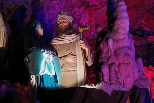 lifestyle-žive-jaslice-postojnska-jama-slovenia-i-feel-slovenia-modnialmanah