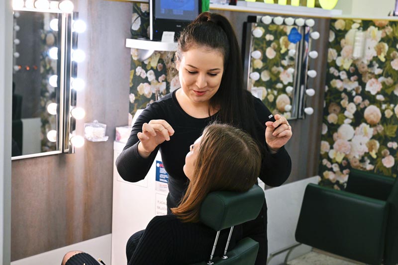 CHIX-threading-bar-beauty-modnialmanah