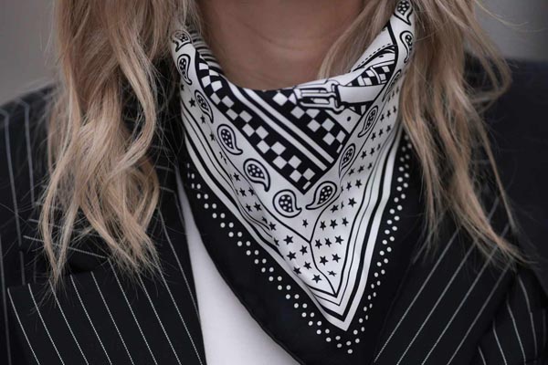 fashion-modni-detalj-sakriti-godine-marama-modnialmanah