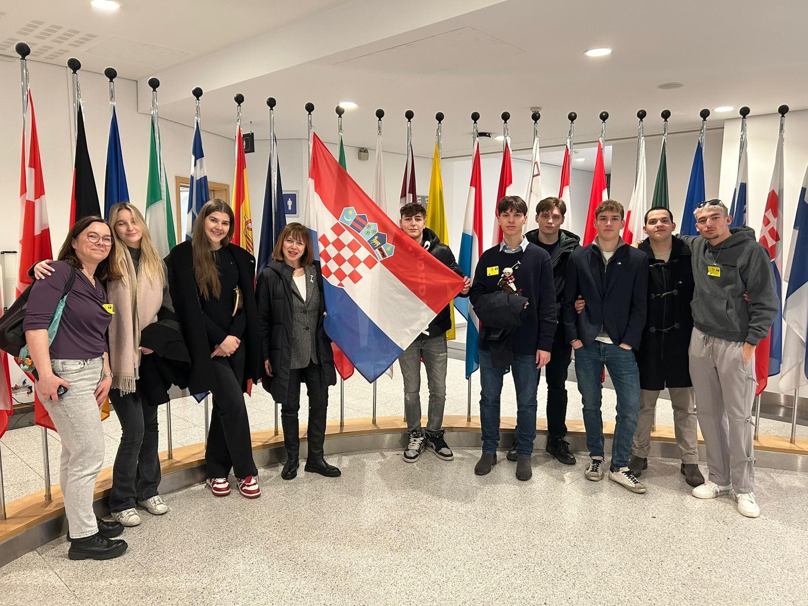 zagrebački-gimnazijalci-yale-model-united-nations-europe-MUNE-lifestyle-modnialmanah