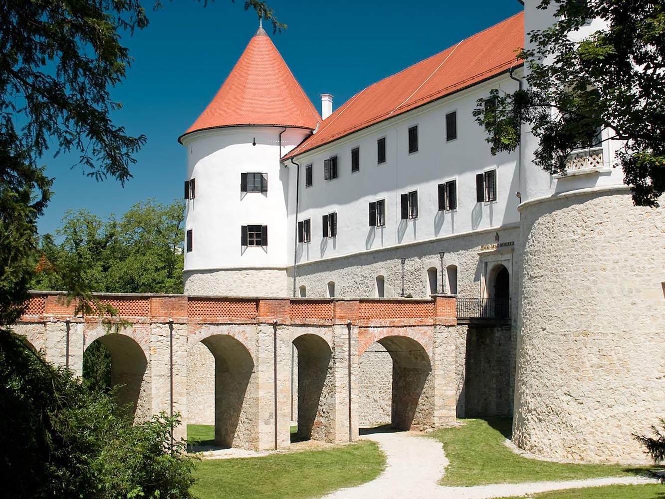 bsh-slo-mokrice-castle-lifestyle-modnialmanah