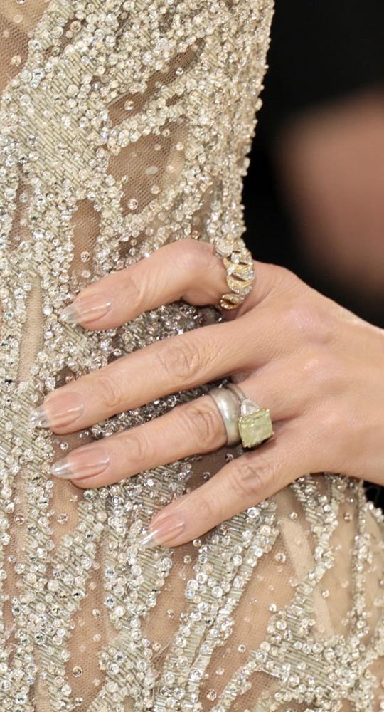 beauty-nokti-fabula-de-forma-j-lo-modnialmanah
