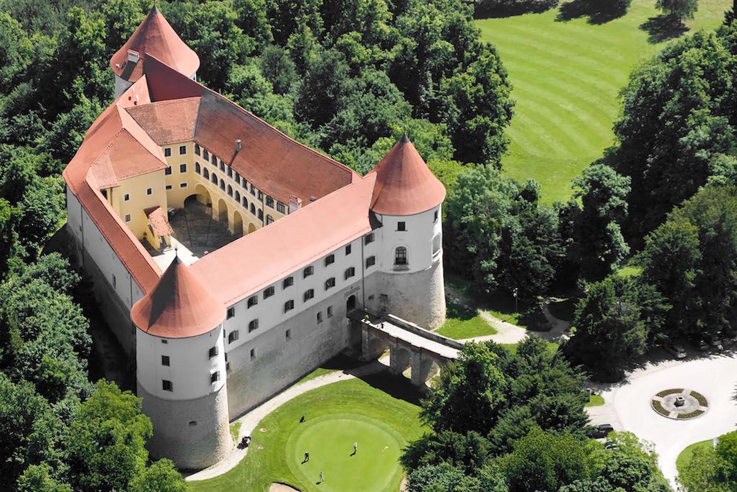 bsh-slo-mokrice-castle-lifestyle-modnialmanah