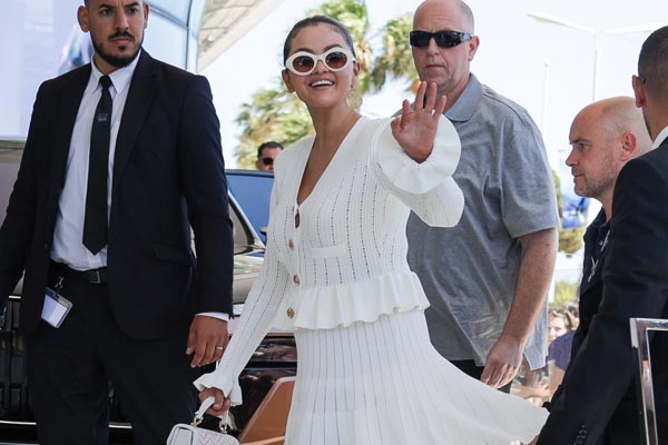 Self-potrait-selena-gomez-modnialmanah-fashion