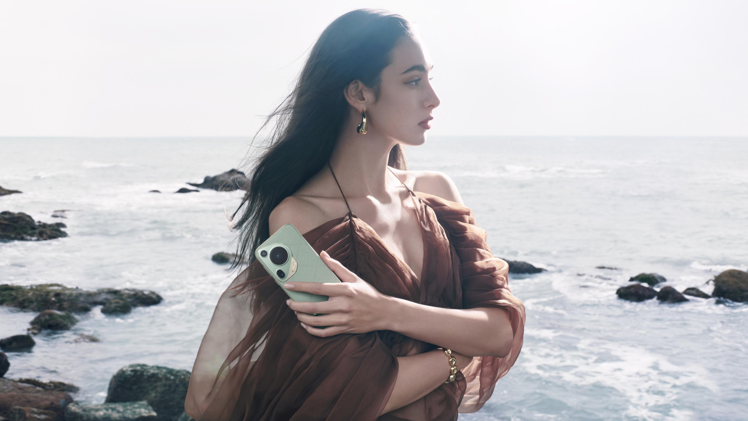 Huawei-Kunlun-Glass-pura-70-pro-lifestyle-modnialmanah