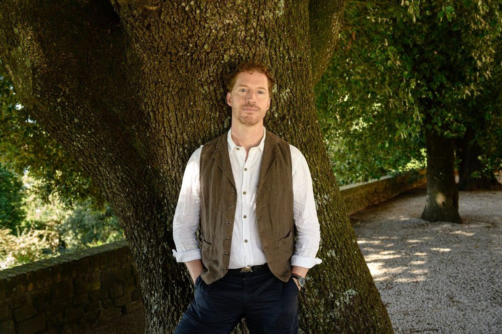 Andrew-Sean-Greer-Less-mozaik-knjiga-lifestyle-modnialmanah