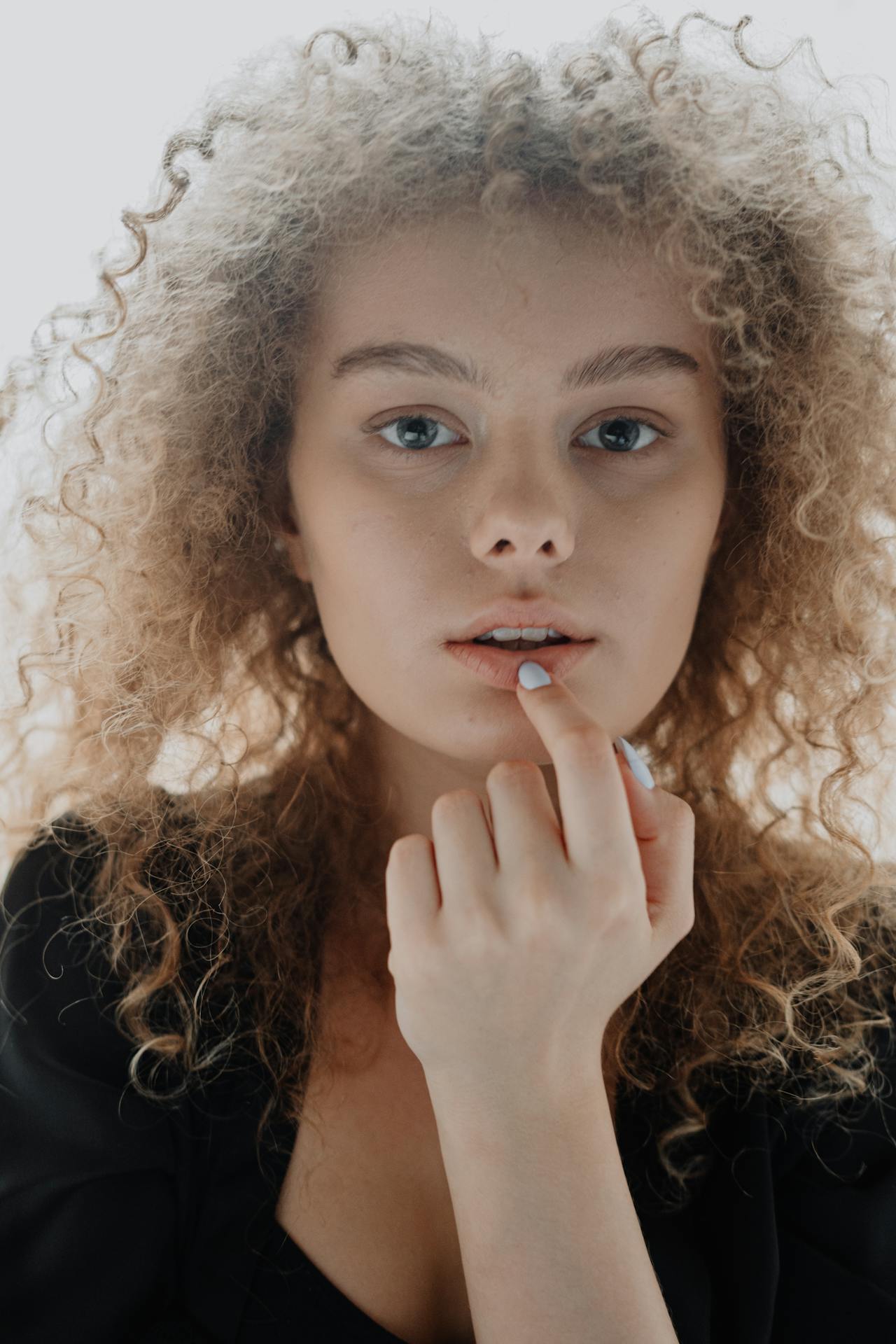 beauty-kovrčava-kosa-modnialmanah-ukrotiti