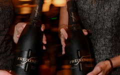 Freixenet-Cordon -Negro-50-godina-pupitres-modnialmanah