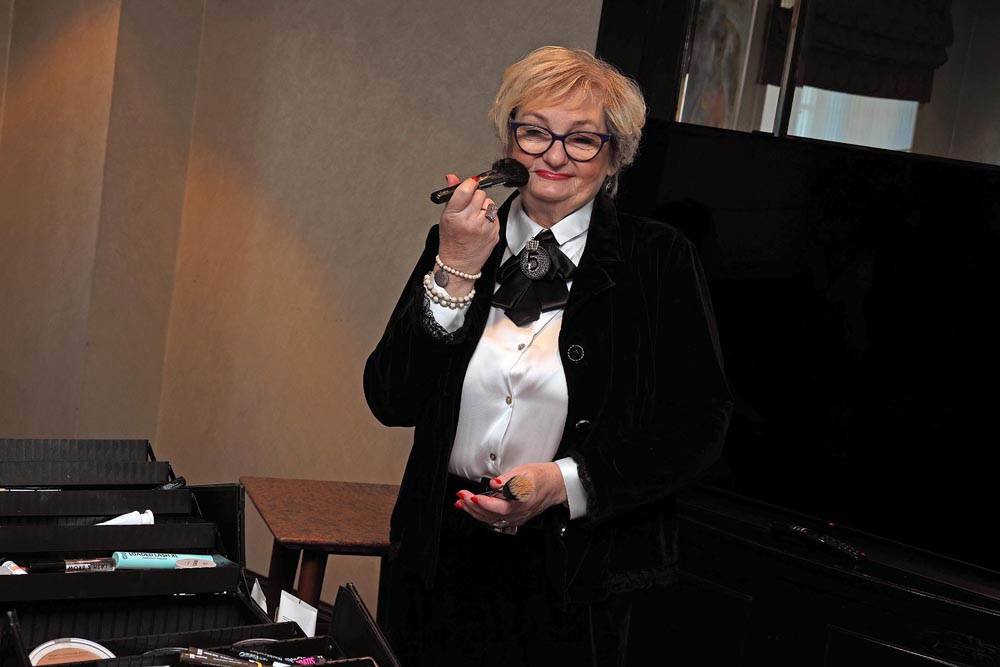 MUA-beauty-kist-šminkanje-modnialmanah