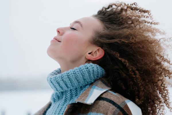 beauty-snijeg-kovrčava-kosa-modnialmanah