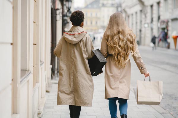 shopping-prijateljica-kupovina-modnialmanah