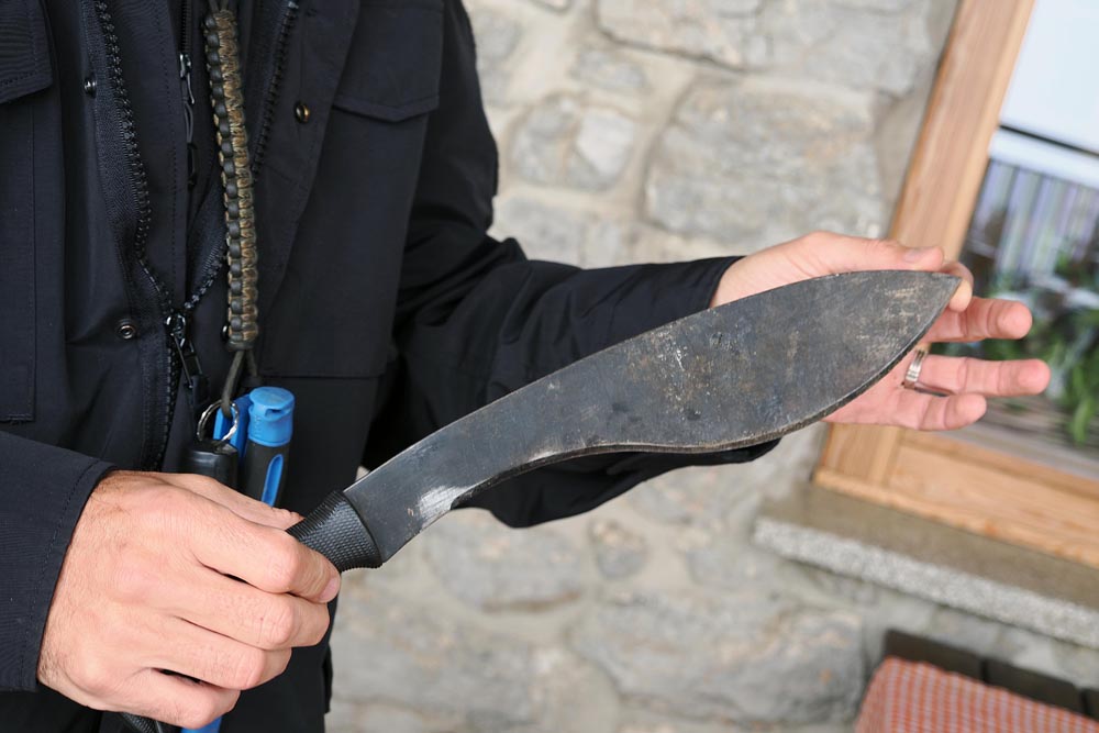 Laris-Survival-School-Slovenia-laris-žuga-modnialmanah