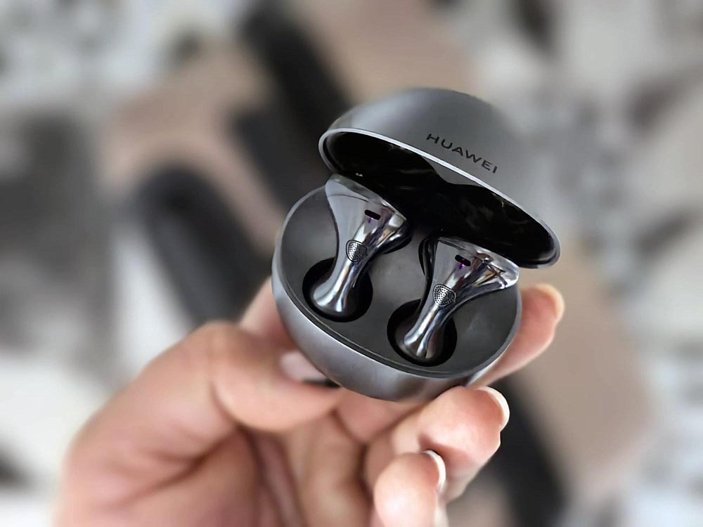 Huawei-FreeBuds-6-lifestyle-slušalice-modnialmanah