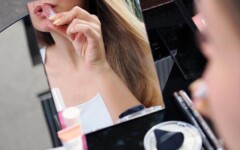 treba-li-se-šminkati-ljeti-modnialmanah-beauty