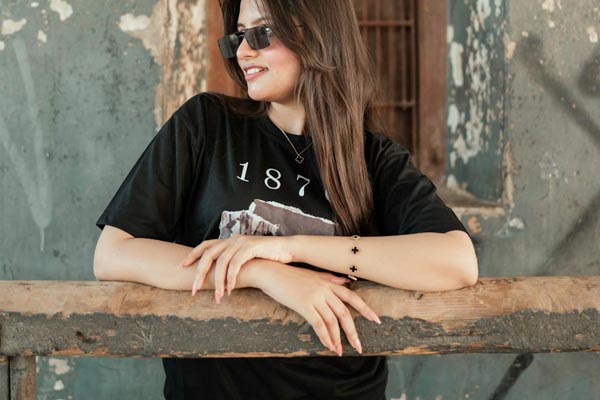 fashion-hlače-majica-modnialmanah