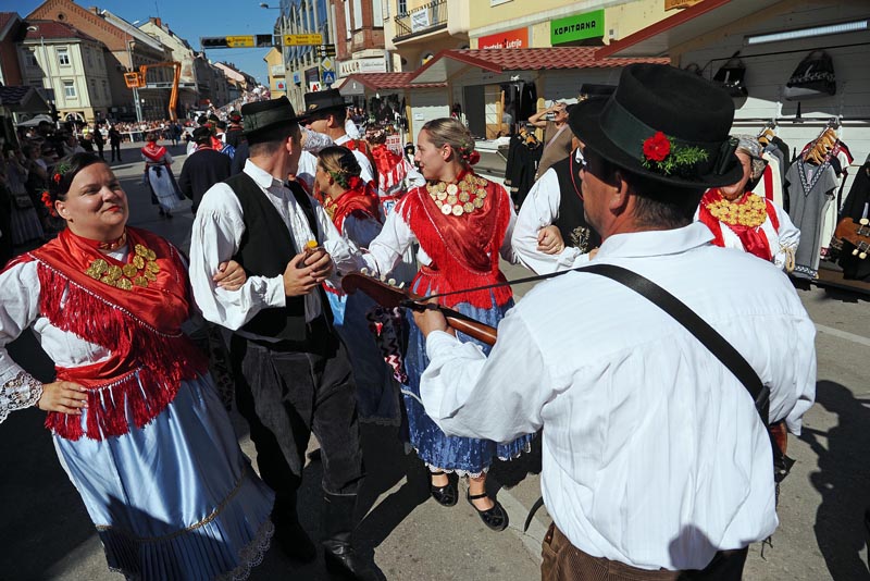 šokački-govor-vinkovci-vinkovačke-jeseni-modnialmanah