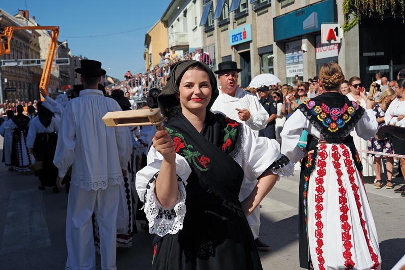 šokački-slavonskog-govora-vinkovci-vinkovačke-jeseni-modnialmanah