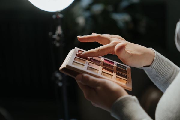 beauty-šminkanje-bez-kista-modnialmanah