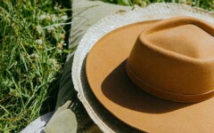 fashion-kapa-šešir-duga-kratka-kosa-modnialmanah