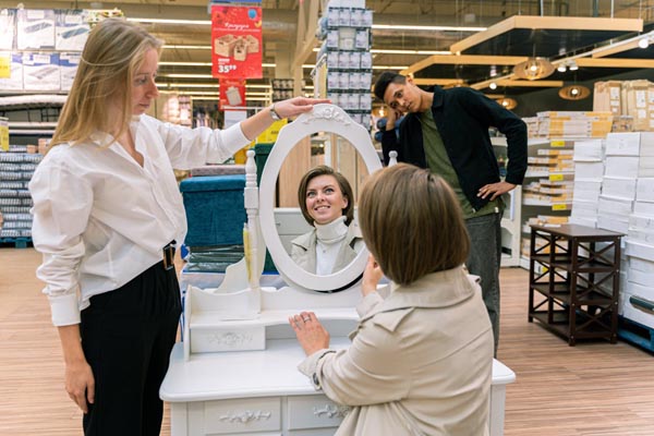 shopping-muškarci-žene-modnialmanah-kupovina