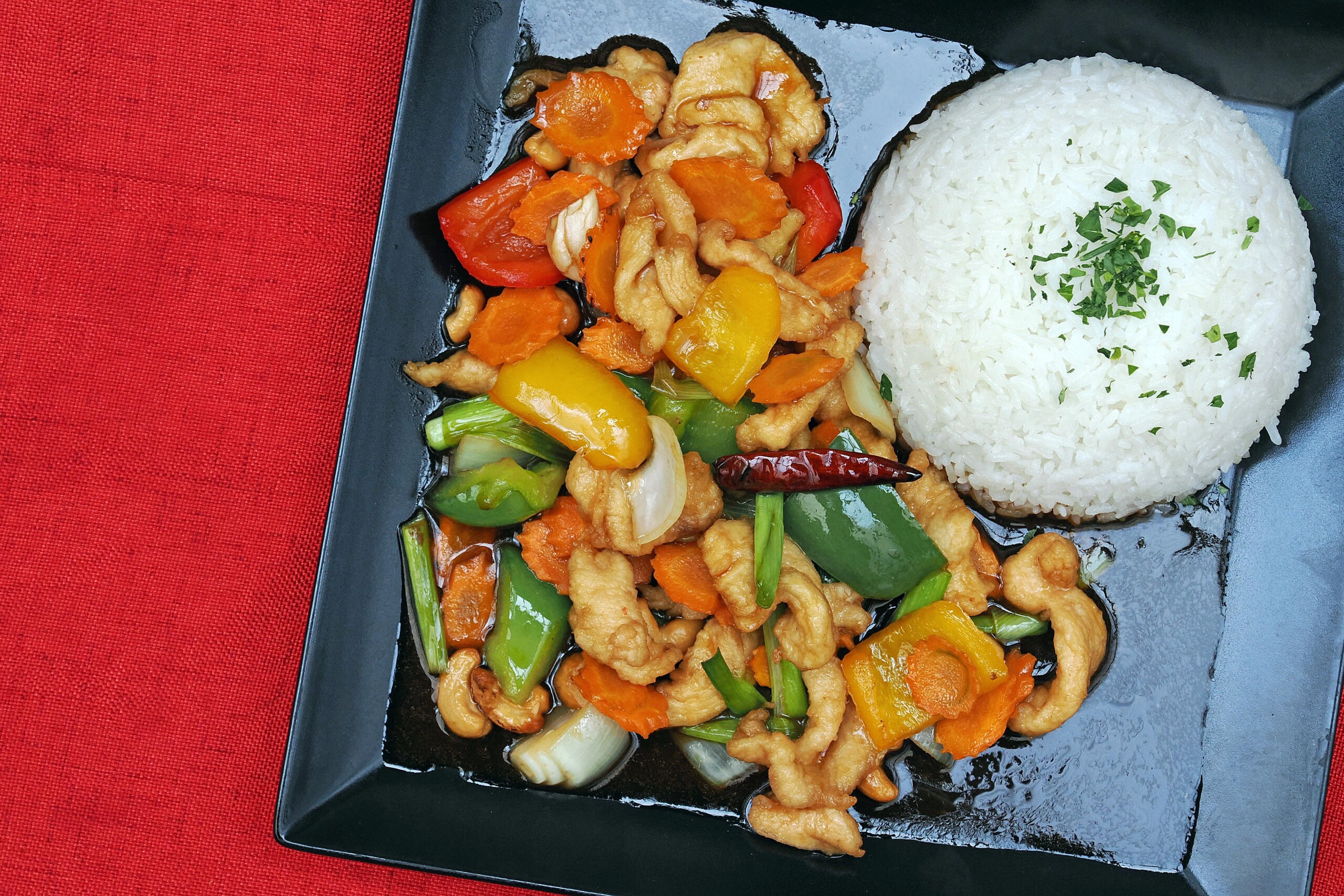 Thai-Me-Up-by-Lira-gastronomija-modnialmanah