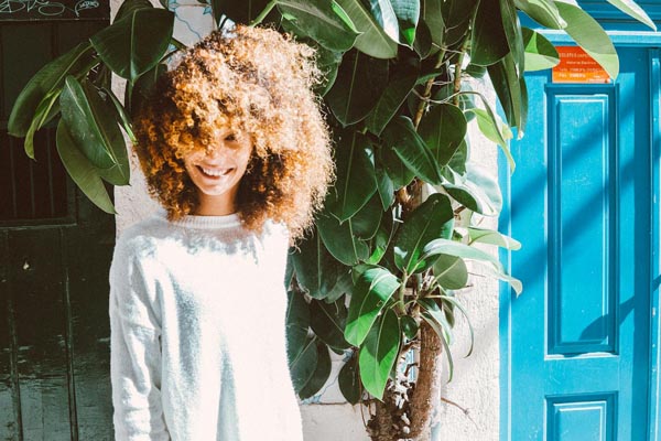 beauty-prirodno-kovrčava-kosa-ljepota-petljanje-modnialmanah