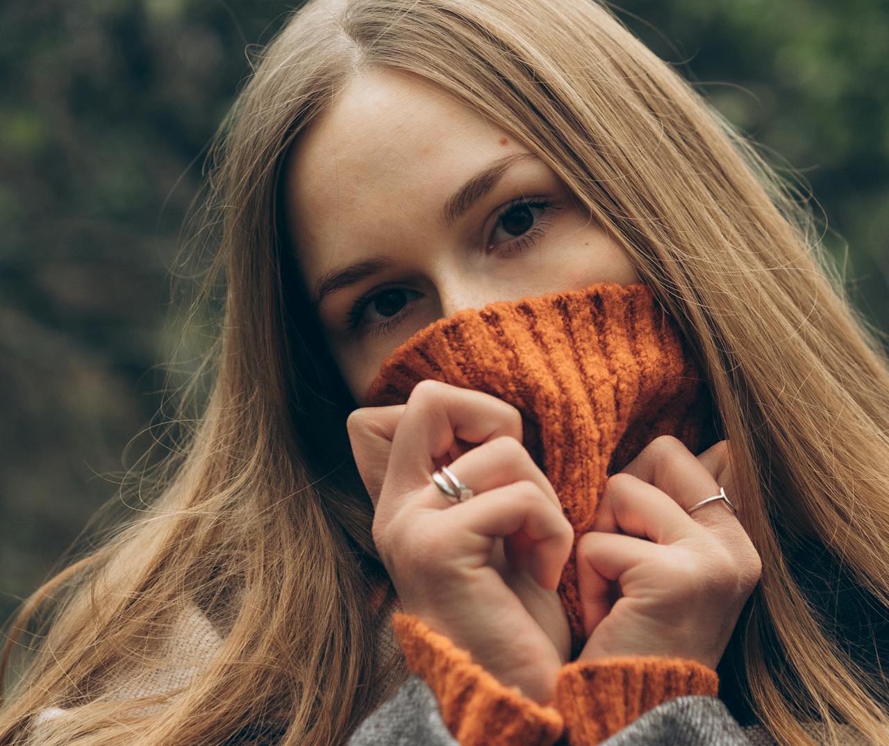 beauty-vunenih-ovratnika-preko-lica-modnialmanah