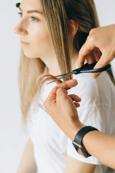 beauty-kosa-vrhovi-frizerka-skraćivanje-modnialmanah