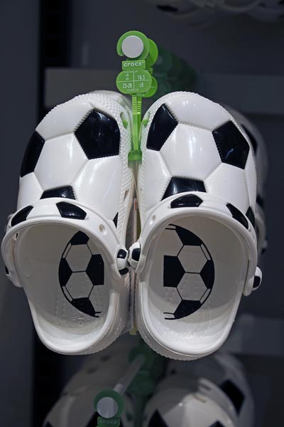 Crocs-CCO-East-fashion-shopping-modnialmanah