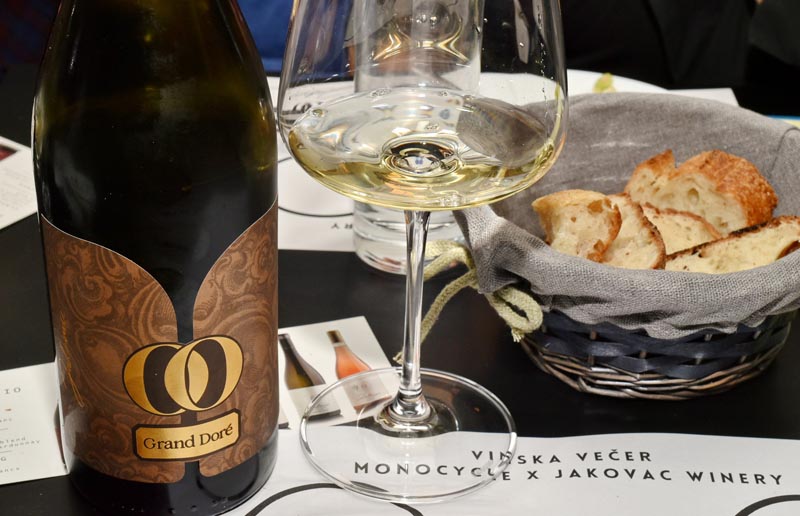 vina-jakovac-monocycle-bar-eno-gastro-modnialmanah