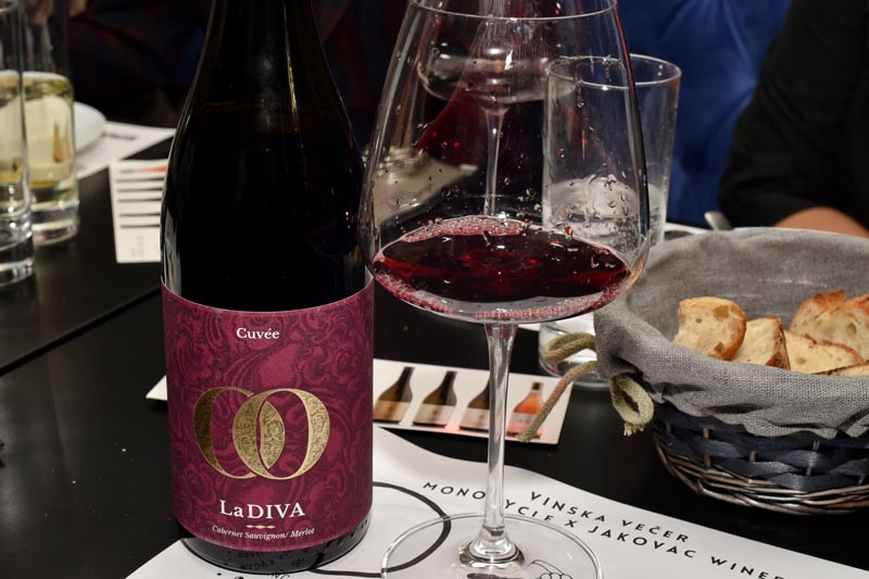vina-jakovac-monocycle-bar-eno-gastro-modnialmanah