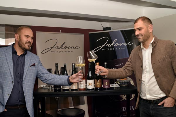vina-jakovac-monocycle-bar-eno-gastro-modnialmanah