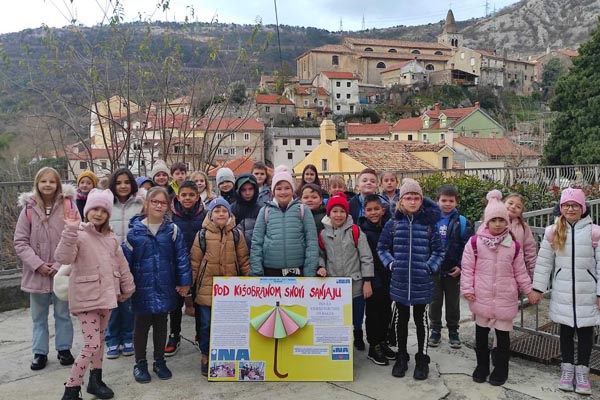 Pod-kišobranom-snovi-sanjaju-osnovna-škola-bakar-ina-modnialmanah-lifestyle